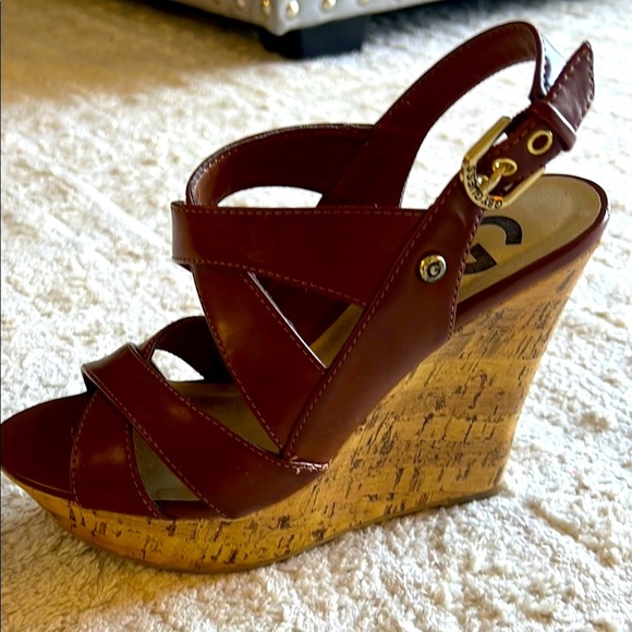 🤩SUPER SALE 🤩Guess Brown Leather Wedge Sandals with Strappy Design - Picture 4 of 12